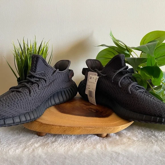 Adidas YEEZY BOOST 350 V2 (non-reflective) is available for purchase on au  PAY Market - Imported Goods Online Store Co.Ltd. | au PAY Market - Online  Shopping Site